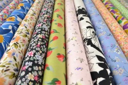 Cotton Poplin Prints flowered 4/4