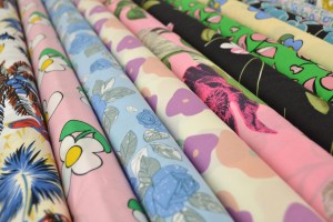 Cotton Poplin Prints flowered 1/2